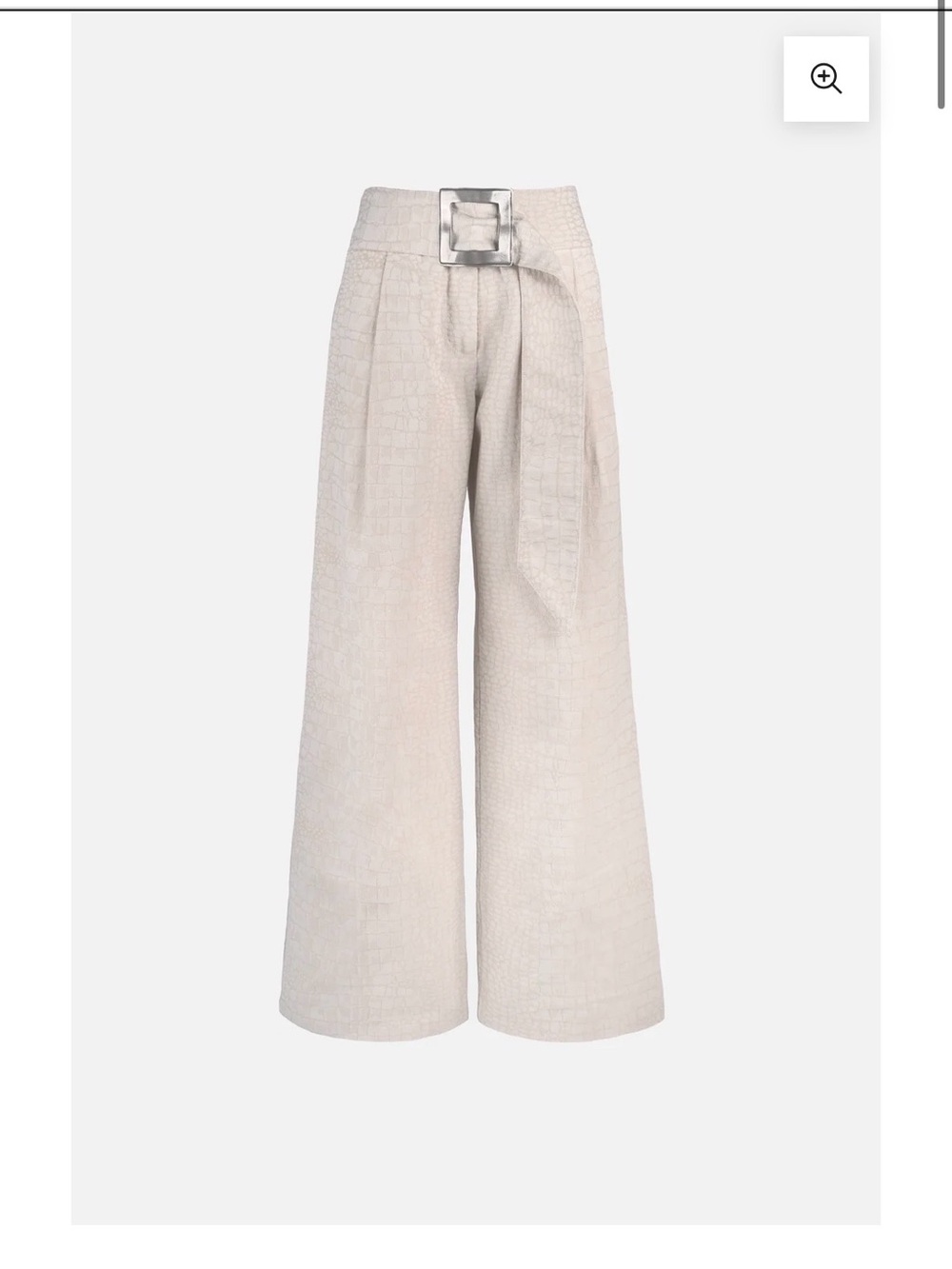 High-Waist Wide-Leg Trousers with Statement Buckle - Cream